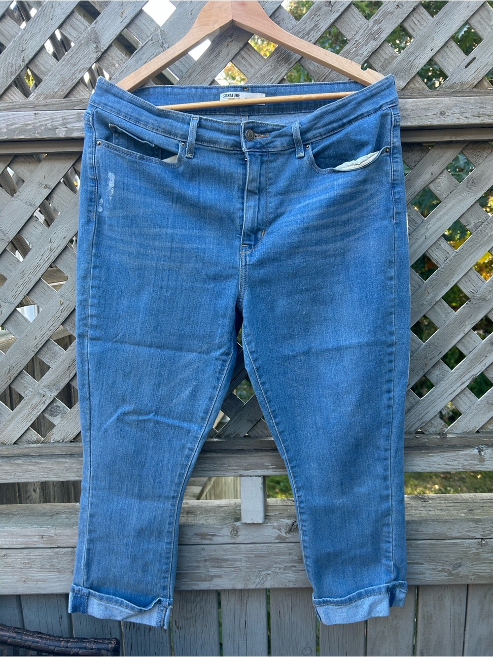 Signature by Levi Strauss Women’s Cropped Blue Denim Jeans